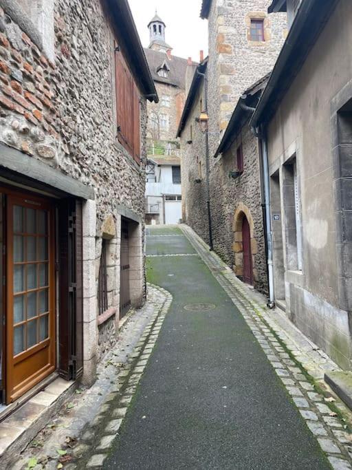 Au Coeur De La Cite Medievale Montlucon Exterior photo